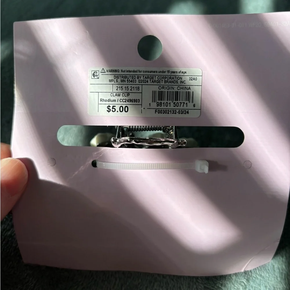 NWT Wild Fable Silver and White Floral Hair Clip - Picture 3 of 4